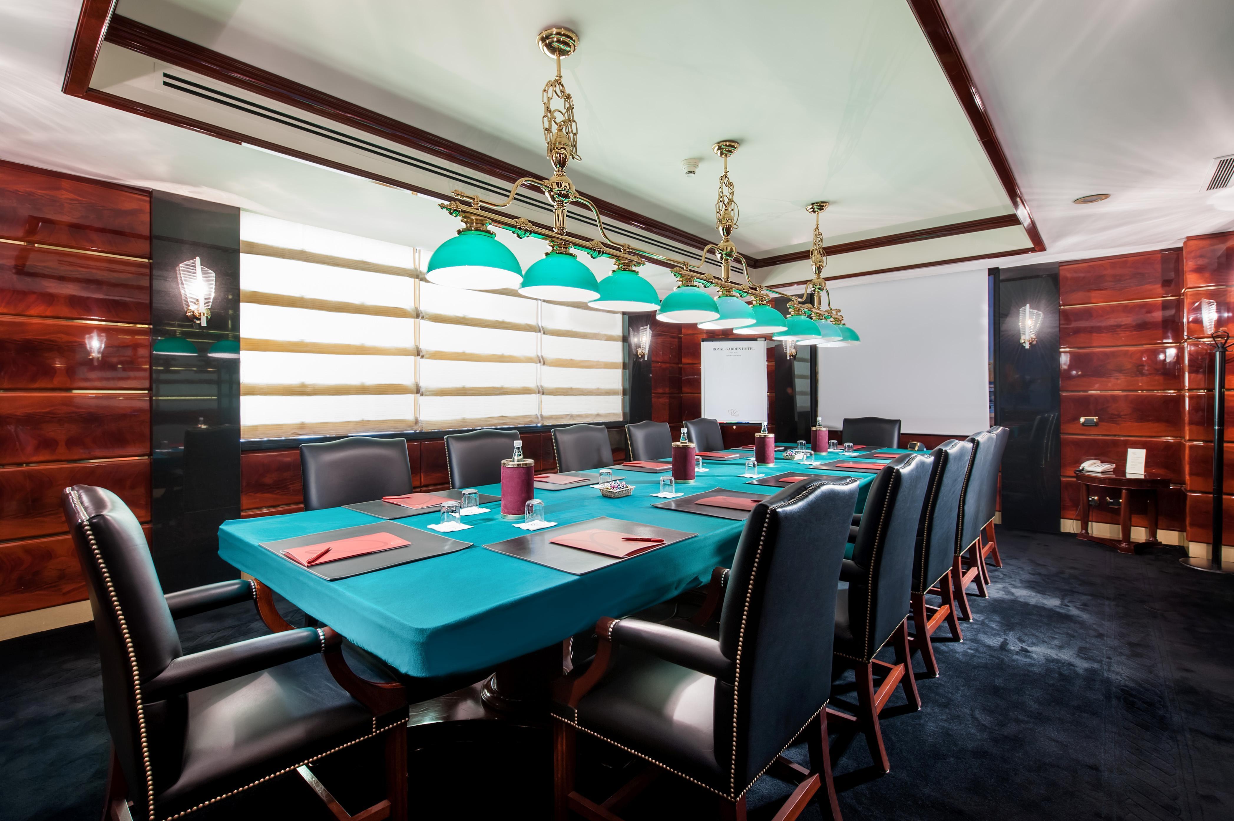 Отель Royal Garden Assago Milano Экстерьер фото